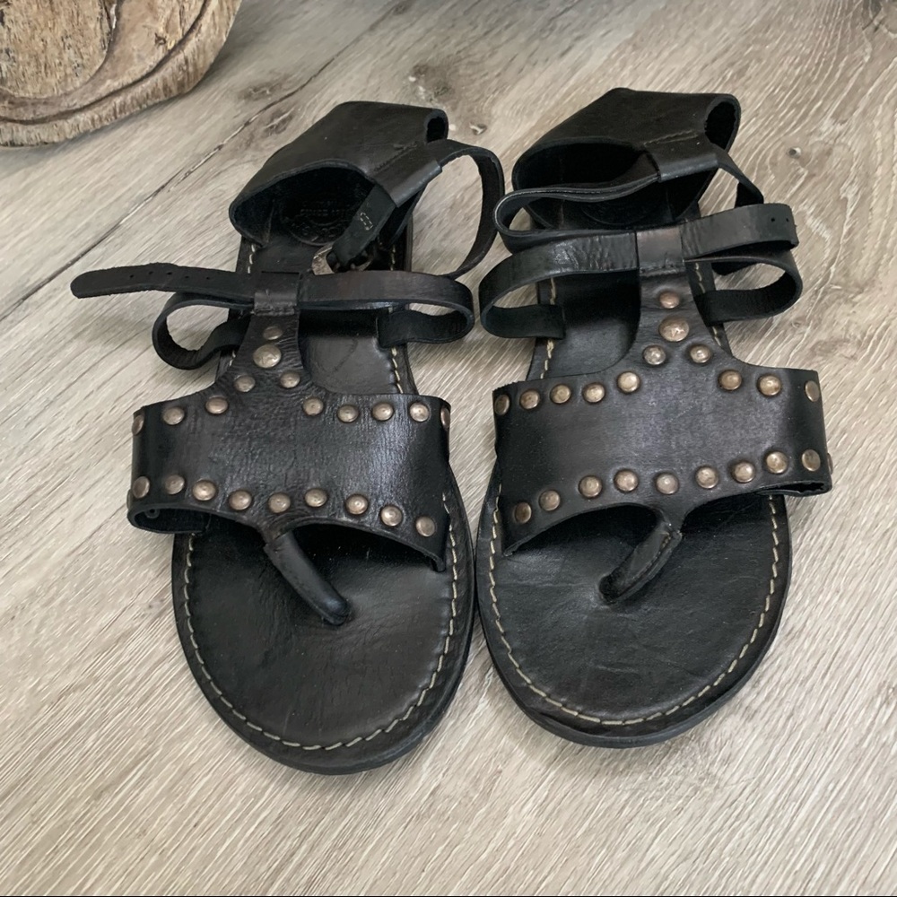 KICKERS Leather Sandals Size 6.5 Thong Toe Studded Black
